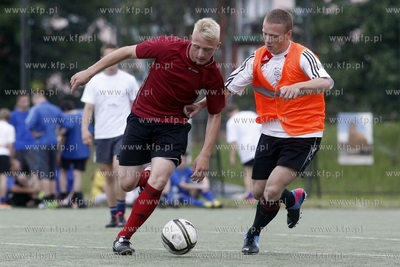 Gdansk Zaspa. Pilkarski turniej dzikich druzyn Do przerwy...