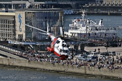 Gdynia. Swieto Morza. Pokaz dzialan antyterrorystycznych...