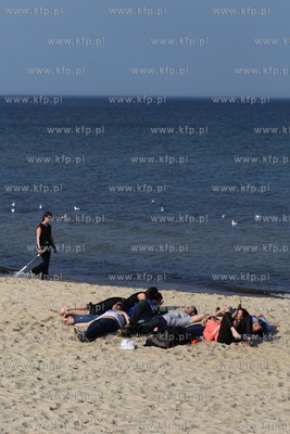 Sopot. Weekend za pół ceny. Plaża w okolicy molo.
11.04.2015
fot....