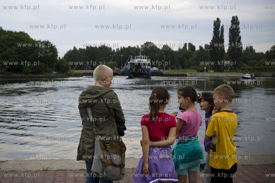 Ostatnie przeprawy przez Martwą Wisłe promem Wisłoujście.
31.05.2016
fot....