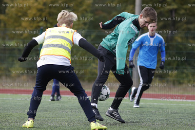 Gdansk Zaspa. Pilkarski turniej dzikich druzyn Do przerwy...