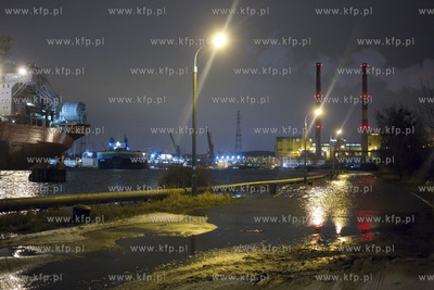 Zamknięta ul. Wiślna w gdańskiej Letnicy z powodu...