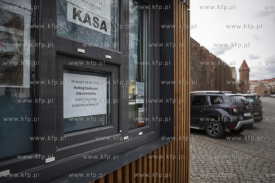 W związku z epidemią koronawirusa płatny parking...