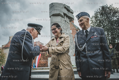 Uroczystości rocznicowe pod pomnikiem Tym co za Polskość...