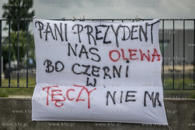 Mieszkańcy Gdańska na rondzie im. Tadeusza Mazowieckiego...
