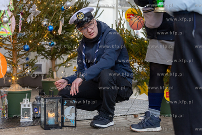 Sopot. Zapalenie światełek na ustrojonych przez dzieci...