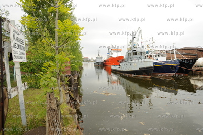Stocznia Gdanska w niedziele. n/z statki H-3, Rudokop...