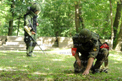 Westerplatte, Gdansk. Saperzy Marynarki Wojennej poszukuja...