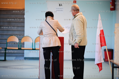 Gdansk. Obwodowa Komisja Wyborcza nr 80 w Gimnazjum...