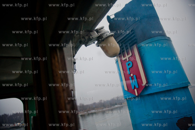 Gdansk. Platna samochodowa przeprawa promowa laczaca...