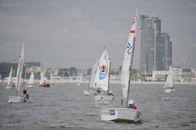 Zatoka Gdanska. Regaty Puchar Trenerow dla klasy Optimist...