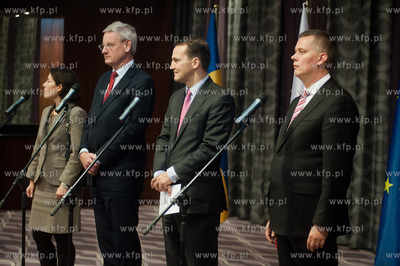 Gdansk. Hotel Hilton. Konferencja prasowa Ministrow...