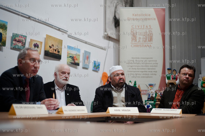 Gdansk. Galeria Mariacka. Debata pt. Swiete Ksiegi,...