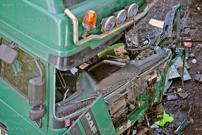 Gdynia. Wypadek auta ciezarowego z naczepa, ktore jadaca...