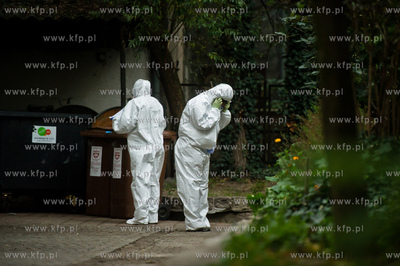 Gdansk. Podworze kamienicy przy ul. Dlugi Targ. Odnalezienie...