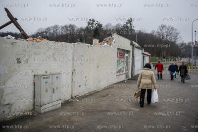 Gdansk. Rozbiorka budynkow znajdujacych sie przy skrzyzowaniu...
