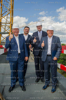 Gdansk. Uroczystosc zawieszenia wiechy na dachu Galerii...