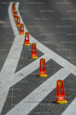 Gdansk. Nowo otwarta droga dojazdowa do przystanku...