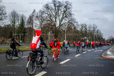 Gdansk. Mikolaje na rowerach jada dla Wielkiej Orkiestry...