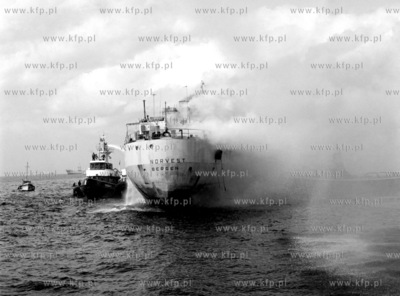Grozny pozar silowni masowca m/v Norvest 12km od Portu...