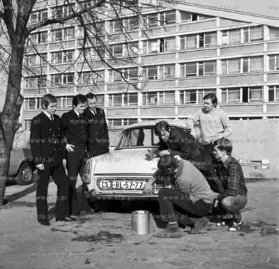 Grupa czechoslowackich studentow Wyzszej Szkoly Morskiej...