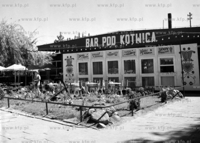 Bar Pod Kotwica na Skwerze Kosciuszki w Gdyni.  10.06.1976...