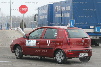 Pomorski Osrodek Ruchu Drogowego. Prowo jazdy po nowemu.
16.01.2006
fot....