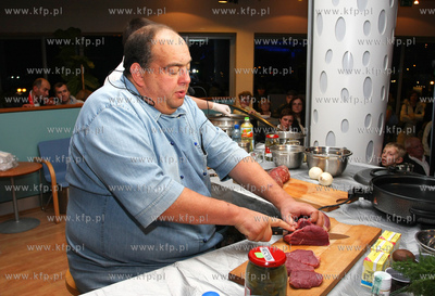 Gdynia, Centrum Gemini. Maciej Kuron podpisywal swoja...