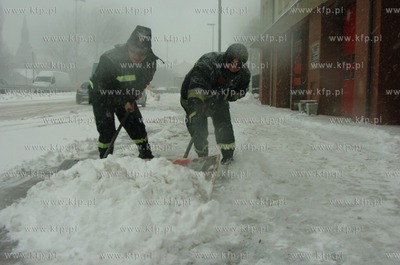 Slupsk zasypany sniegiem, do odsniezania zmobilizowano...