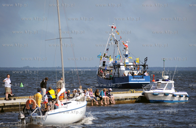 Morska Pielgrzymka Rybakow na lodziach na odpust sw....