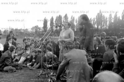 Delegacja Solidarnosci na stadionie klubu Hutnik na...