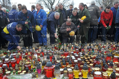 Stoczniowcy ze Stoczni Gdanskiej w holdzie tragicznie...