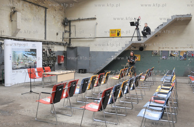 Hale dawnej zajezdni autobusowej w Gdyni. Uroczyste...