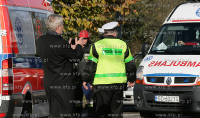 Wypadek na ulicy Budzysza i Sucharskiego. Samochod...