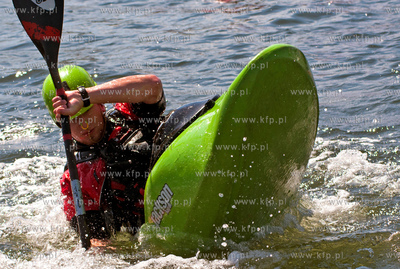 Gdynia. Targi Wiatr i Woda. Pokaz kajakowego freestylu...