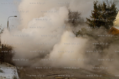 Pekniecie rury cieplowniczej w Gdansku na ul. Pana...