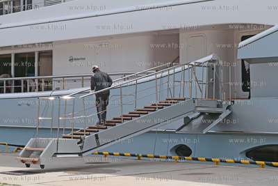 W gdanskim porcie, przy nabrzezu Obroncow Westerplatte,...