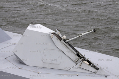 Do gdanskiego portu przypynal niecodzienny okręt HSwMS...