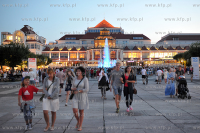 Sopot. Skwer Kuracyjny k. Molo. Fontanna. Pokaz dla...