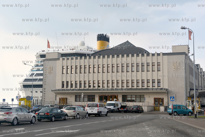 Przy Nabrzezu Francuskim w gdynskim porcie cumowal...