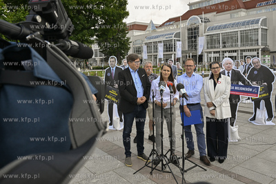 Sopot. Plac Przyjaciol Sopotu.  Konferencja prasowa...