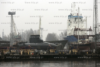 Stocznia Marynarki Wojennej w Gdyni. Remontowany okret...