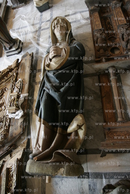 Uratowane zabytki ze spalonego kosciola sw. Katarzyny...