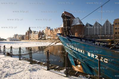 Zima w Gdansku. Widok na Motlawe, Dlugie Pobrzeze,...