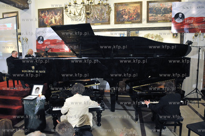 Koncert w Centrum Edukacji i Promocji Regionu w Szymbarku...