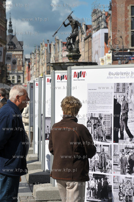Otwarcie wystawy plenerowej "Powrot Majora" na Dlugim...