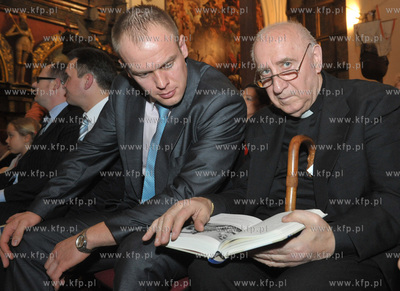 Promocja ksiazki Danuta Walesa marzenia i tajemnice....