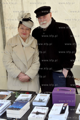 Oliwskie   wi  to Ksiazki zorganizowanie przez fundacje...