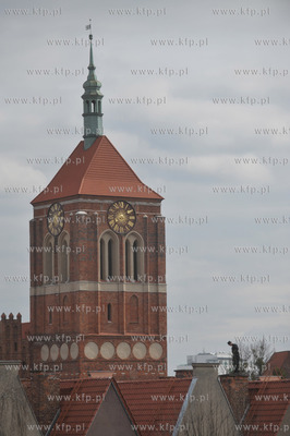 Gdańsk. Wieża kościoła św. Jana. Na jednym z okolicznych...