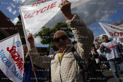 Gdansk. Manifestacja przedstawicieli NSZZ Solidarnosc...